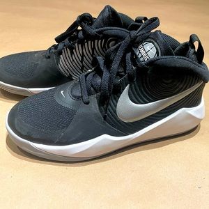 Nike Basketball Sneakers Team Hustle